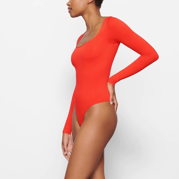 NWT SKIMS Sheer Scoop Neck Long Sleeve Thong Bodysuit Poppy Size S & 3x - Picture 2 of 8
